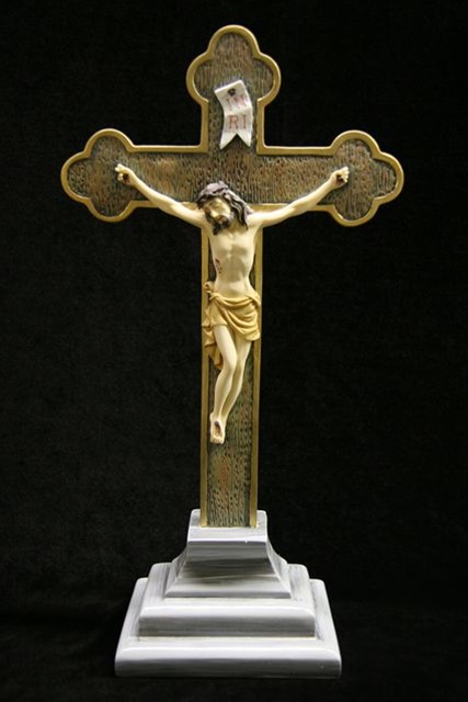 JESUS ON THE CROSS WITH BASE